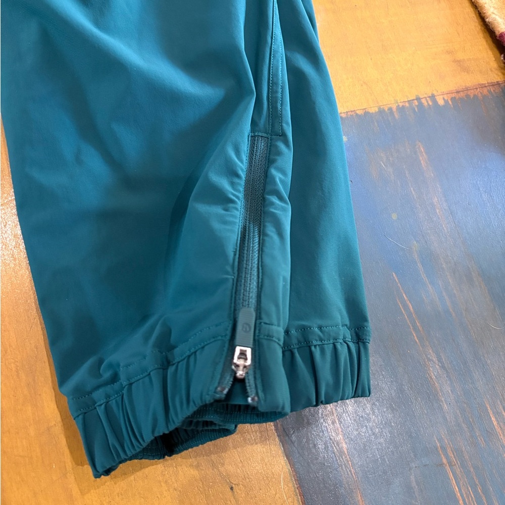 Lululemon adapted state storm teal Capris - Picture 5 of 10
